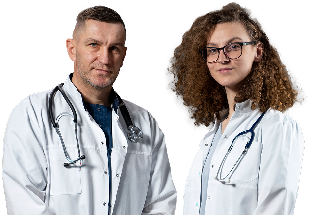 Два врача в белых халатах